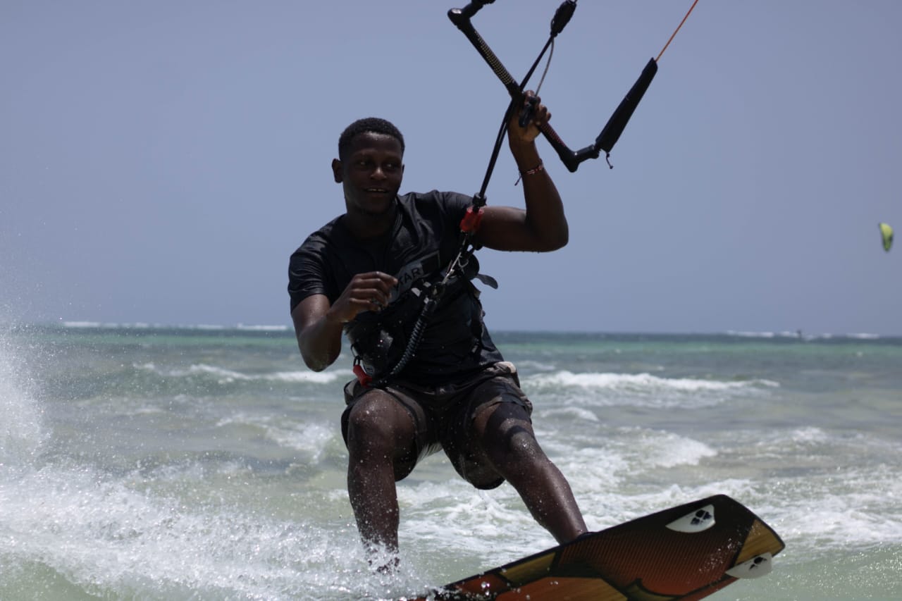 Kitesurfing